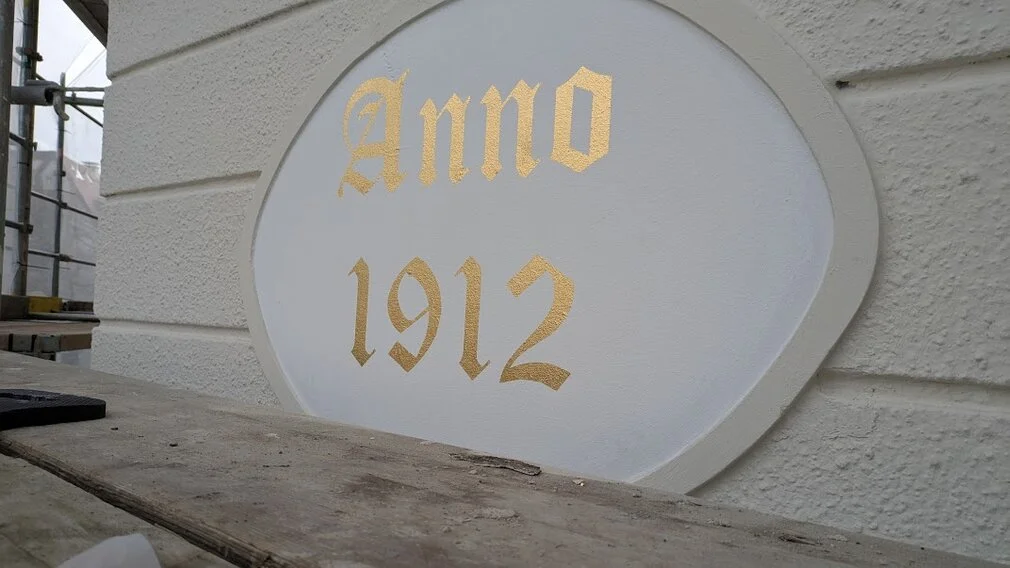 Vergoldetes Objekt im Detail