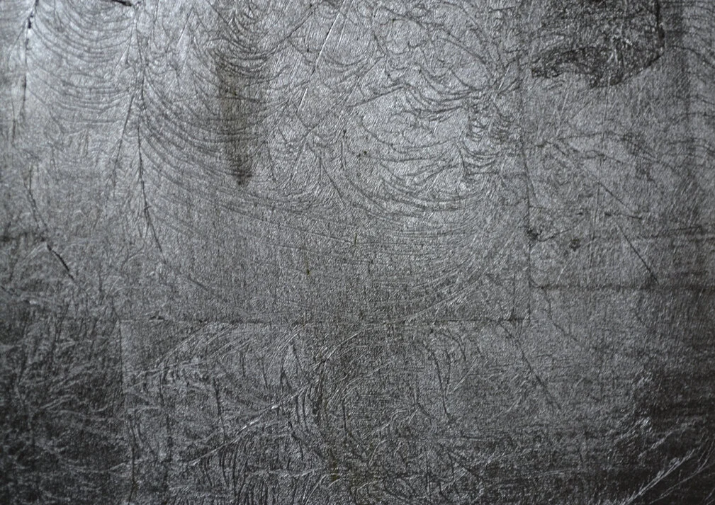 Akzentwand mit edler Oberfläche im Wohnraum